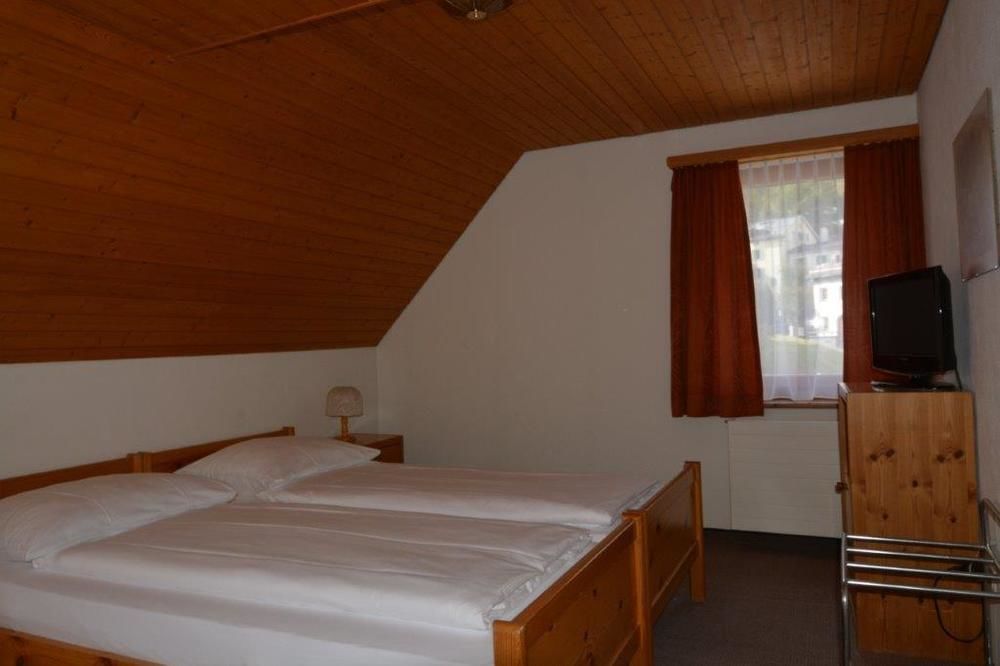 Hotel Terminus Samedan Exterior photo